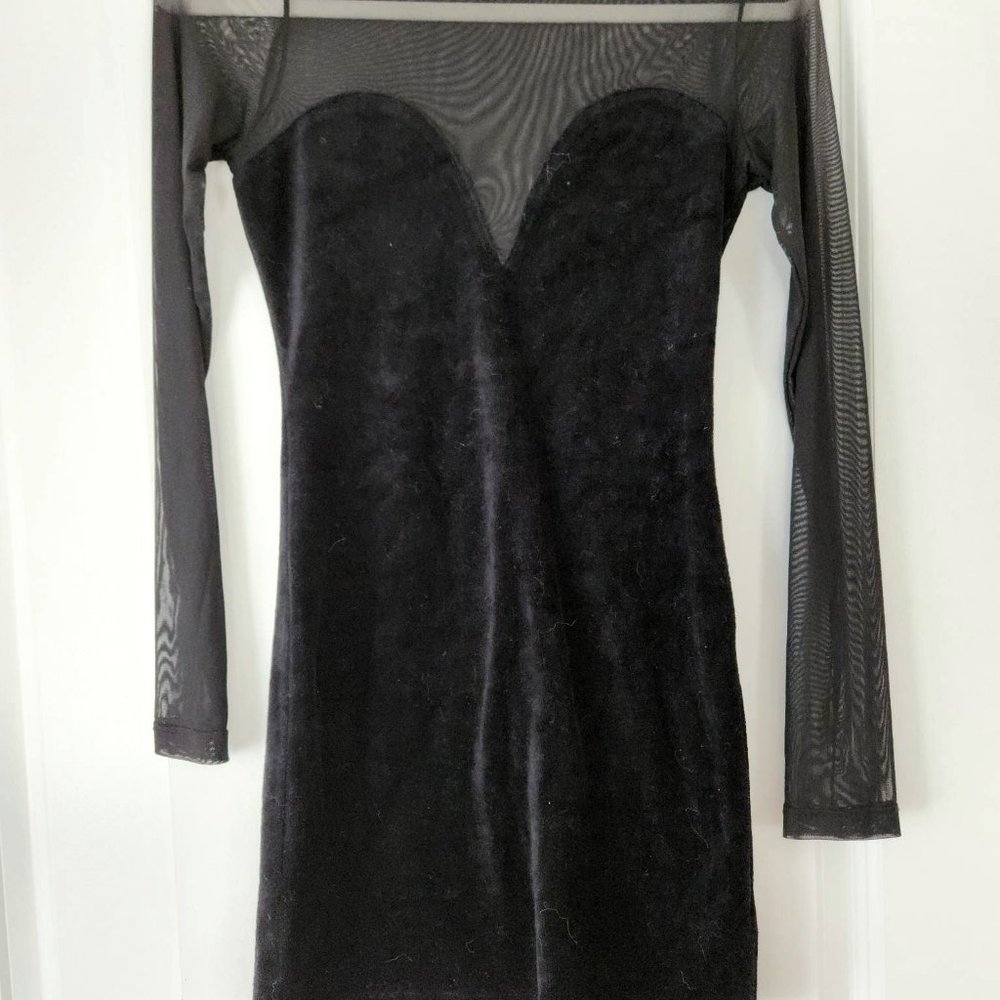 Vintage Black Velvet Long Sleeve Women's Dress with Mesh Sleeves